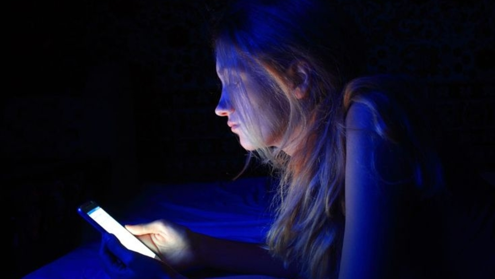 The rise of blue light shielding skincare for the modern professional digital environment