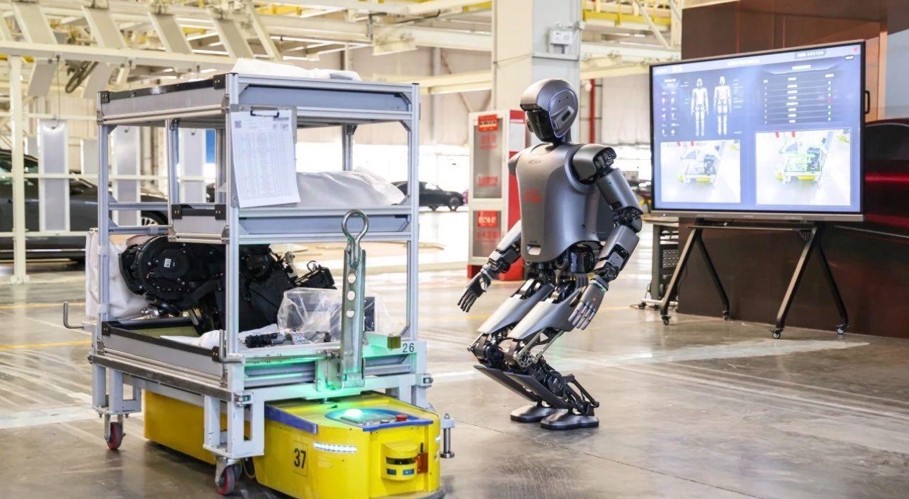 Sim-to-Real Acceleration How Photorealistic Physics Engines Train Physical Humanoid AI Before Real-World Factory Deployment
